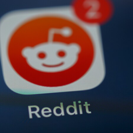 Μήνυση της Reddit σε εταιρεία AI: Κατηγορίες για εκπαίδευση μοντέλων με αναρτήσεις χρηστών