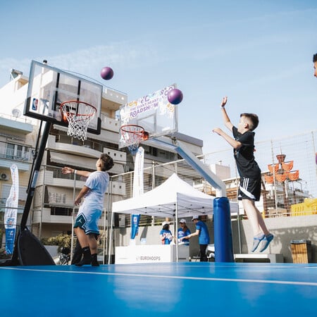 Το Giant Heart Roadshow της Novibet φέρνει ελπίδα και χαρά στις γειτονιές της πόλης