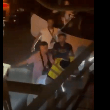 Κυψέλη: Η στιγμή της βίαιης επίθεσης σε εργαζόμενο Καθαριότητας 