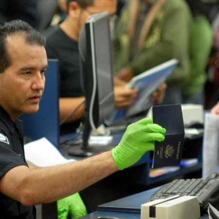 ΗΠΑ: Σε ισχύ από σήμερα η απαγόρευση εισόδου σε πολίτες 12 χωρών - Ποιες είναι 