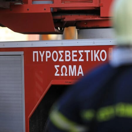 Φωτιά τώρα στη Νέα Σμύρνη - Καίγονται αυτοκίνητα