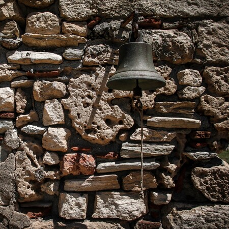 Λαμία: Άνδρας εισέβαλε σε έξαλλη κατάσταση σε ναό βρίζοντας γιατί τον ξύπνησαν οι καμπάνες