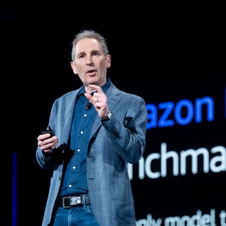 Ο CEO της Amazon προειδοποιεί: Η τεχνητή νοημοσύνη θα μειώσει τις θέσεις γραφείου