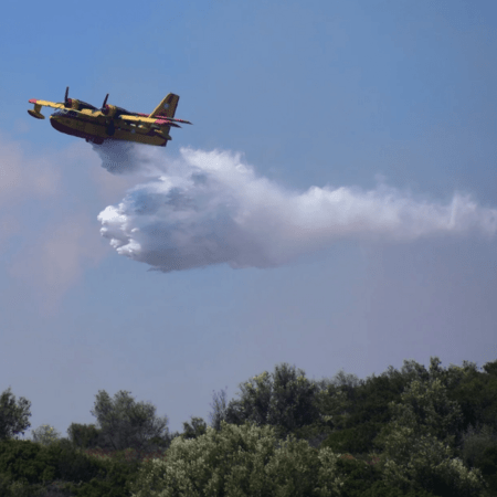 Φωτιά τώρα στη Νέα Μάκρη