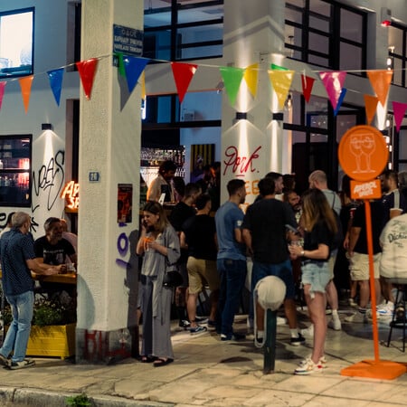 Πινακωτών 59: Το νέο bar & dough στέκι των Εξαρχείων που ζυμώνει την παράδοση με φαντασία 