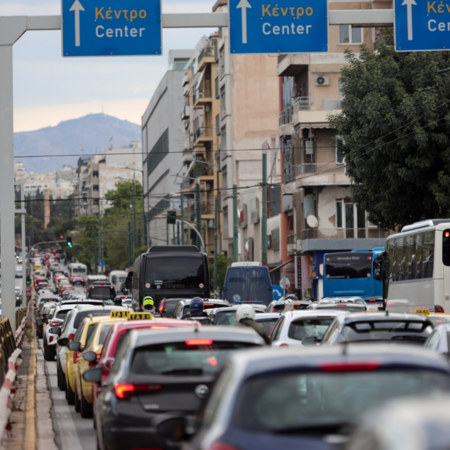 Κίνηση στους δρόμους: Στο «κόκκινο» ο Κηφισός - Μεγάλες καθυστερήσεις και στο κέντρο της Αθήνας