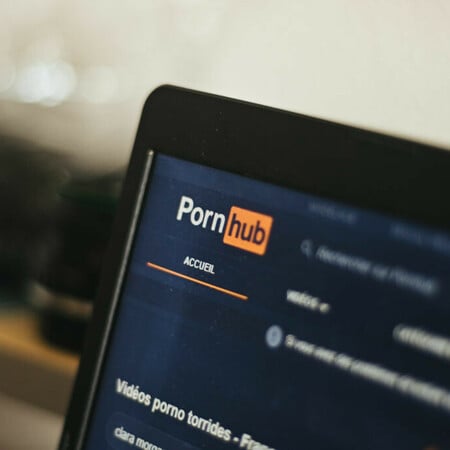 Ξανά διαθέσιμο στη Γαλλία τα Pornhub - «Πάγωσαν» τα μέτρα για την επαλήθευση ηλικίας των χρηστών