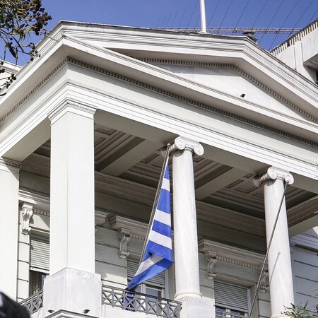 ΥΠΕΞ προς Έλληνες στη Μέση Ανατολή: «Συνιστάται η αποφυγή μη απαραίτητων ταξιδιών στην περιοχή»