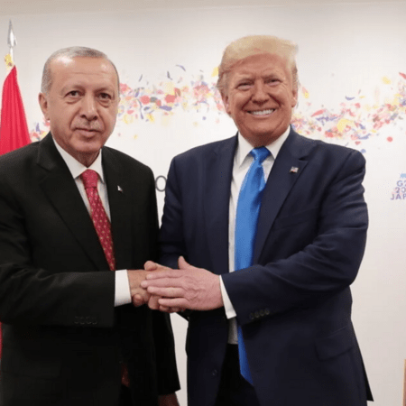 Bloomberg: Ερντογάν και Τραμπ θα συναντηθούν απόψε στη Χάγη