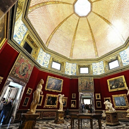 Uffizi Gallery: Επισκέπτης που έβγαζε σέλφι προκάλεσε ζημιά σε πίνακα του 18ου αιώνα