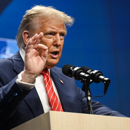 Ο Τραμπ απειλεί με νέο βομβαρδισμό του Ιράν αν συνεχιστεί ο εμπλουτισμός ουρανίου