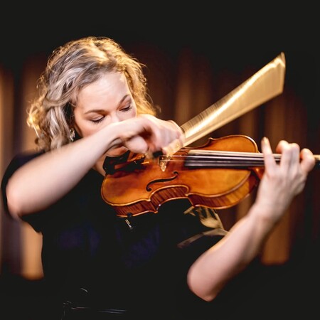 Hilary Hahn: «Οι ΗΠΑ μπορούν να είναι καλύτερες από έναν τόπο διχασμού»