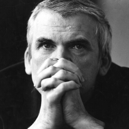 Η βιογραφία του Μίλαν Κούντερα κυκλοφόρησε μόλις στα ελληνικά