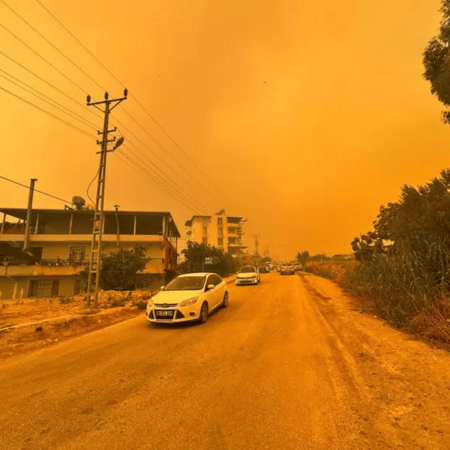 Καταστροφικές φωτιές στην Τουρκία – Πάνω από 50.000 πολίτες απομακρύνθηκαν σε Σμύρνη, Μανίσα και Χατάι