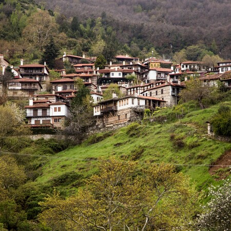 Δόμηση σε οικισμούς κάτω των 2.000 κατοίκων: «Θα διατηρηθούν τα υφιστάμενα όρια»