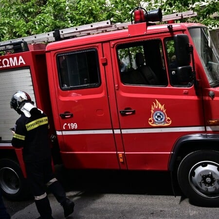 Φωτιά στην περιοχή ΤΙΤΑΝ Ελευσίνας – Επιχειρούν δύο ελικόπτερα