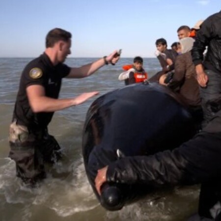 ΜΕΤΑΝΑΣΤΕΣ ΜΑΓΧΗ ΓΑΛΛΟΣ ΑΣΤΥΝΟΜΙΚΟΣ ΜΑΧΑΙΡΙ ΒΑΡΚΑ