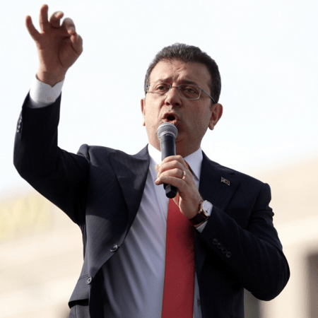 Εκρέμ Ιμάμογλου: Ο δήμαρχος Κωνσταντινούπολης κατηγορείται (και) για πλαστογραφία πτυχίου