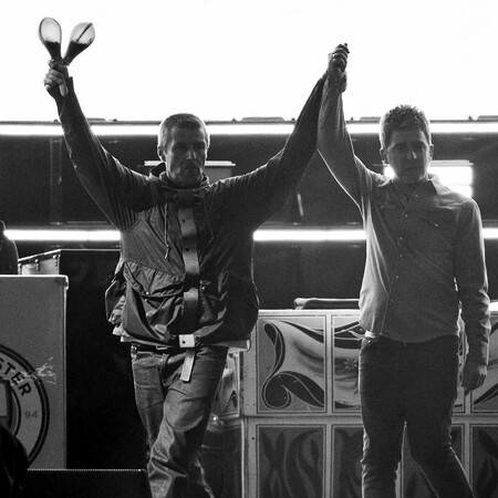 Oasis: Η μεγάλη επιστροφή ως ύμνος στη βρετανική μουσική - Η αγκαλιά των αδελφών Γκάλαχερ επί σκηνής