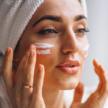 Skincare: Τα κορυφαία συστατικά για ακμή, λιπαρότητα, ρυτίδες και άλλες δερματικές ιδιομορφίες 