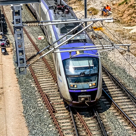Βουλή: Κατατέθηκε το νομοσχέδιο για τον σιδηρόδρομο - Τι προβλέπει 