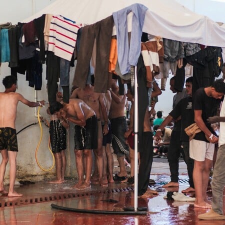 Πλεύρης στη Βουλή: «Φυλακή ή έξοδος από τη χώρα για τους λαθρομετανάστες»
