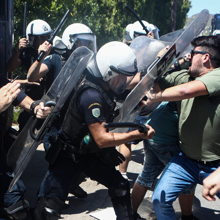 Ένταση και δακρυγόνα έξω από τη σύνοδο των πρυτάνεων