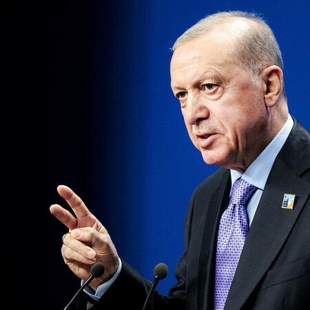 O Ερντογάν πανηγυρίζει μετά τον αφοπλισμό του PKK: «Η Τουρκία κέρδισε»