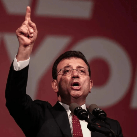 Εκρέμ Ιμάμογλου: Ποινή φυλάκισης ενός έτους και οκτώ μηνών στον προφυλακισμένο δήμαρχο Κωνσταντινούπολης
