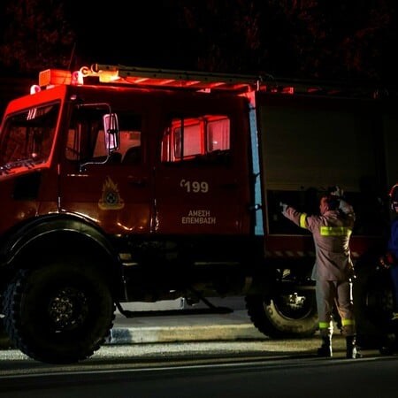 Γαλάτσι: Φωτιά τώρα απέναντι από το Άλσος Βεΐκου
