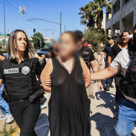 Δολοφονία Αγία Παρασκευή: «Δεν είχε κίνητρο, είναι σε σοκ» δηλώνει ο δικηγόρος της 43χρονης