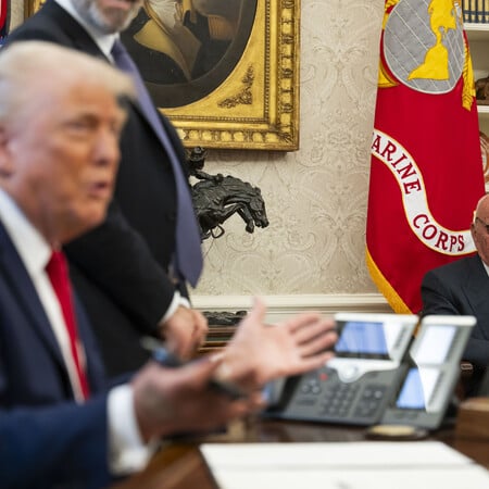 Οι απειλές Τραμπ κατά Μέρντοχ για τις ευχές στον Έπσταϊν: «Του είπα να μην δημοσιεύσει fake story, αλλά το έκανε»