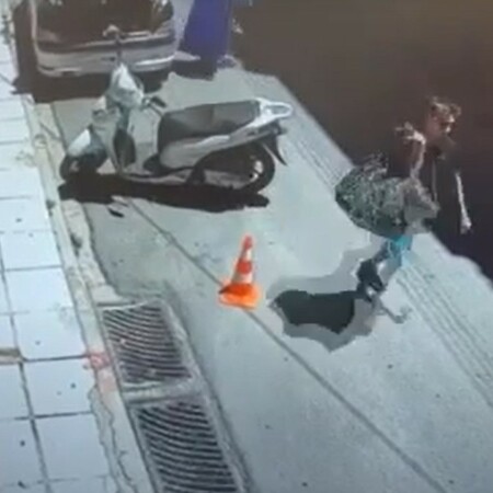 Δολοφονία στην Αγία Παρασκευή: Η στιγμή που ο δράστης επιβιβάζεται στο αυτοκίνητο των συνεργών του