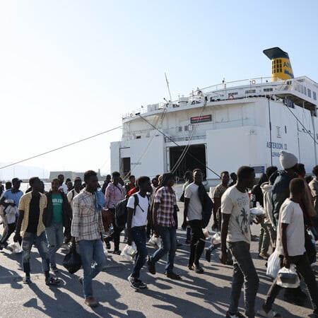 Στο Λαύριο οι 247 μετανάστες που έφτασαν στη Γαύδο 