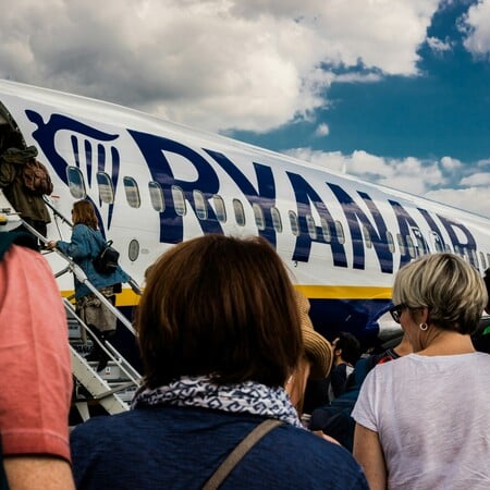 H Ryanair θα αυξήσει τα μπόνους για όσους εντοπίζουν αποσκευές βαρύτερες από τα όρια