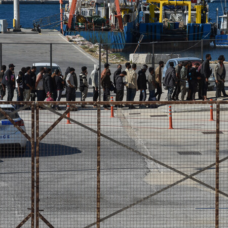 Politico: Η Ελλάδα πιέζει την ΕΕ για σκληρότερη στάση στο μεταναστευτικό