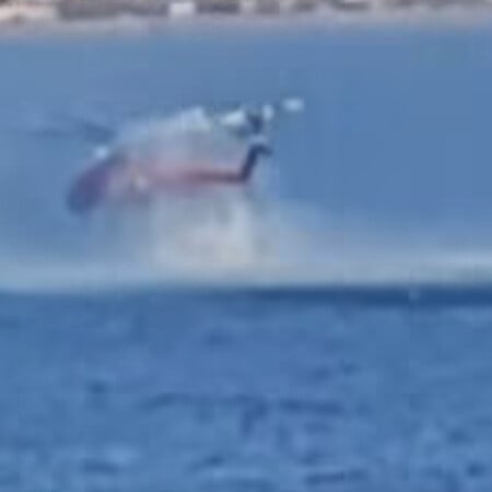 Ελευσίνα: Βίντεο - ντοκουμέντο από τη στιγμή της αναγκαστικής προσθαλάσσωση του ελικοπτέρου
