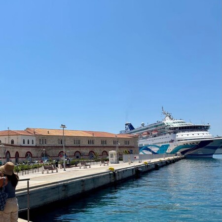 ΣΥΡΟΣ ΚΡΟΥΑΖΙΕΡΟΠΛΟΙΟ