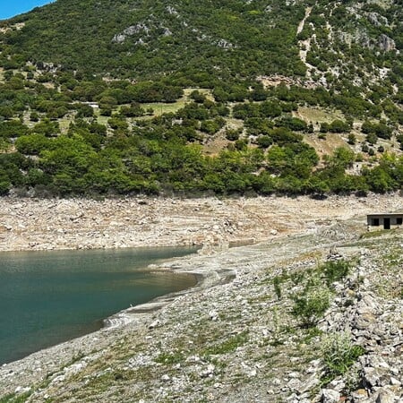 Bloomberg: Η Ελλάδα σχεδιάζει να συγχωνεύσει εκατοντάδες εταιρείες ύδρευσης καθώς η ξηρασία επιδεινώνεται