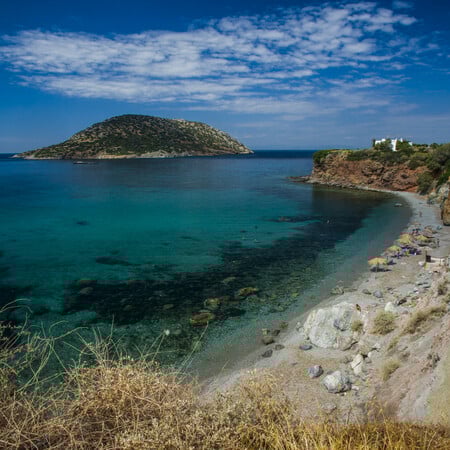 Σαρωνικός: Μία ριβιέρα και μία ενδοχώρα σου ψιθυρίζουν ιστορίες 