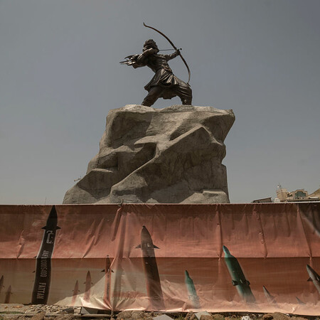 Ιράν: Ο Χαμενεΐ αγκαλιάζει την αρχαία περσική ταυτότητα για να ενώσει το έθνος