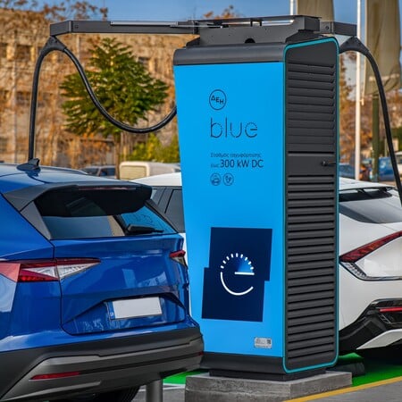 ΔΕΗ blue: Ευρωπαϊκή χρηματοδότηση για εγκατάσταση σημείων ταχυφόρτισης σε Ελλάδα και Ρουμανία