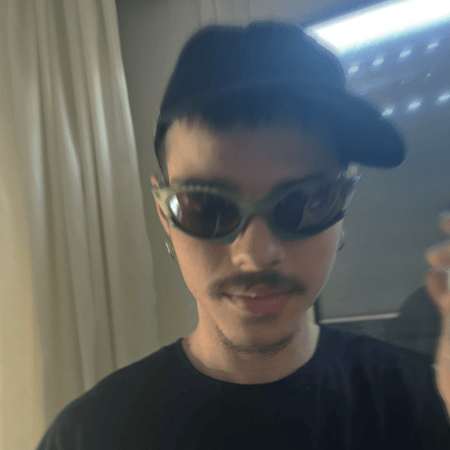 Ο Just Knite μόλις έβγαλε ένα απρόσμενα ολοκληρωμένο EP με ελληνικό baile funk