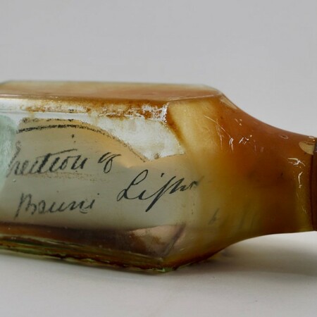 Zωγράφος ανακάλυψε μήνυμα 122 ετών μέσα σε μπουκάλι στους τοίχους ενός φάρου