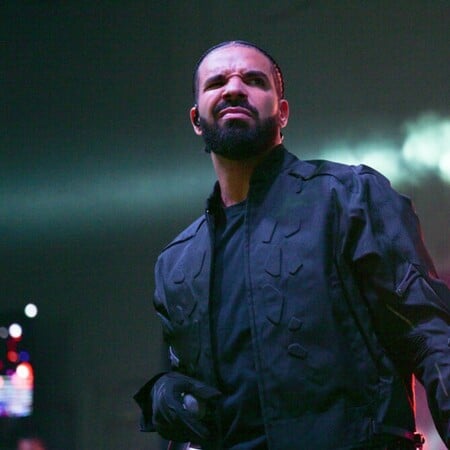 Η άβολη και αχρείαστη πληροφορία που μοιράστηκε ο Drake κατά τη διάρκεια συναυλίας του