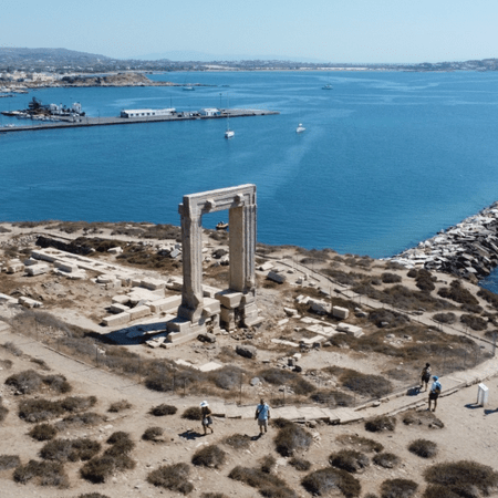 Συρματόπλεγμα στην Πορτάρα της Νάξου – Αντιδράσεις από ντόπιους και τουρίστες