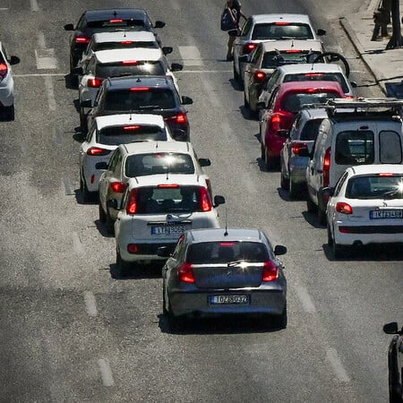 Κίνηση στους δρόμους: Αυξημένη στην κάθοδο του Κηφισού - Καθυστερήσεις και στο κέντρο της Αθήνας