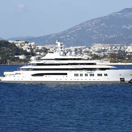 ΗΠΑ: Στο «σφυρί» πολυτελής θαλαμηγός 325 εκατ. δολαρίων που συνδέεται με Ρώσο ολιγάρχη