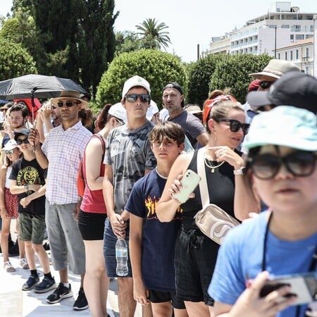 Πώς ο υπερτουρισμός αλλάζει την Αθήνα; 
