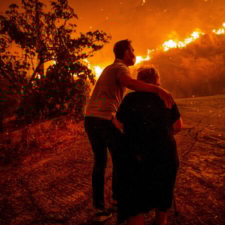 Ηλεία: Εφιαλτικές εικόνες από τη μεγάλη φωτιά στο Χελιδόνι
